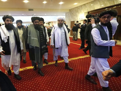 أعضاء في حركة طالبان خلال حضورهم مؤتمراً في موسكو عن عملية السلام الأفغانية- 18 مارس 2021 - AFP