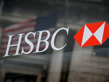 شعار بنك HSBC على أحد فروعه في المنطقة المالية في نيويورك. 7 أغسطس 2019 - REUTERS