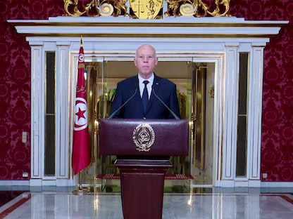 الرئيس التونسي قيس سعيد يلقي كلمة بمناسبة حلول عيد الأضحى أعلن فيها تعديل مسودة الدستور المقترح - 8 يوليو 2022 - facebook/Presidence.tn