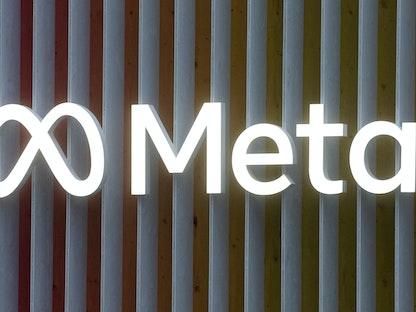 شعار شركة "ميتا" في دافوس بسويسرا. 22 مايو 2022 - REUTERS