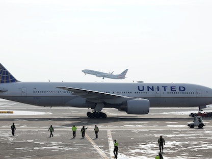 طائرة من طراز "بوينغ 777" تابعة لشركة "يونايتد" للطيران - REUTERS