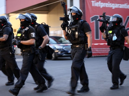 عناصر من الشرطة الألمانية عقب إطلاق نار في العاصمة برلين 30 يوليو 2021 - REUTERS