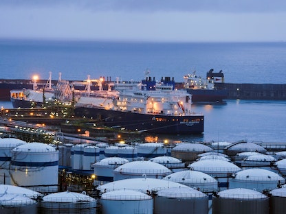 سفينة تحمل الغاز الطبيعي المسال الروسي، تفرغ حمولتها في ميناء بلباو - إسبانيا - 10 مارس 2022 - via REUTERS