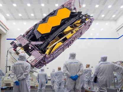 تلسكوب جيمس ويب الفضائي خلال إعداده لرحلة إطلاقه في الفضاء - via REUTERS