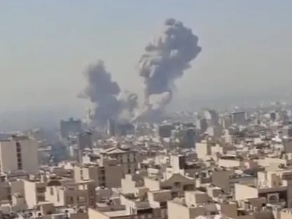 إسرائيل تعلن شن هجوم ضد إيران وسماع دوي انفجارات في طهران