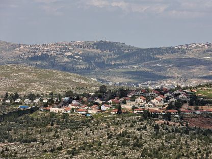 مستوطنة إسرائيلية متاخمة لقرية فلسطينية في نابلس بالضفة الغربية. 20 مارس 2024 - AFP