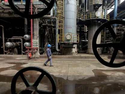 وزير ياباني: أوروبا ردت الجميل لطوكيو بدعم السحب من مخزونات النفط