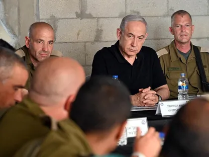 نتنياهو يعلن "تطويق" غزة.. وواشنطن تعارض "إعادة الاحتلال"