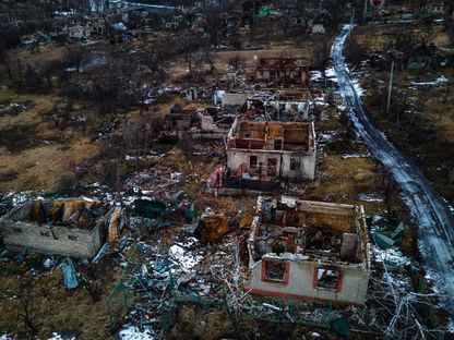 مبان سكنية مدمرة في منطقة دونيتسك الأوكرانية جراء الهجمات الروسية. 21 فبراير 2023 - AFP