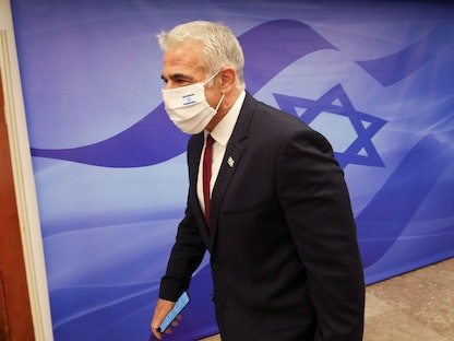 وزير الخارجية الإسرائيلي يائير لبيد خلال اجتماع في مكتب رئيس الوزراء بالقدس، 7 نوفمبر 2021 - REUTERS