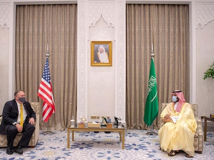 ولي العهد السعودي الأمير محمد بن سلمان يستقبل وزير الخارجية الأميركي مايك بومبيو في مدينة نيوم السعودية - 22 فبراير 2020 - "واس"