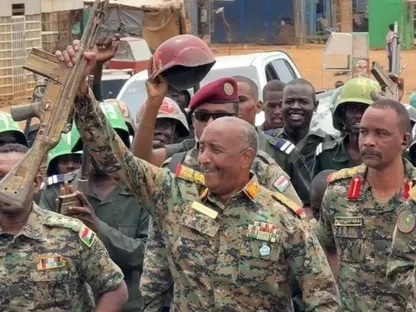 البرهان: لا حل في السودان سوى القضاء على "التمرد" أو "الاستسلام"