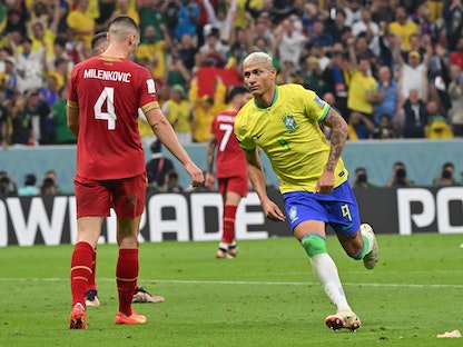 ريتشارليسون مهاجم منتخب البرازيل عقب تسجيله الهدف الثاني في مرمى صربيا. 24 نوفمبر 2022 - AFP
