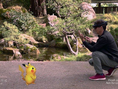 لقطة من لعبة Pokemon Go التجريبية على نظارة مايكروسوفت HoloLens 2 للواقع المعزز - يوتيوب