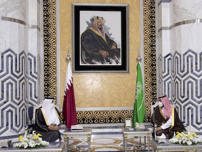 ولي العهد السعودي الأمير محمد بن سلمان خلال اللقاء مع أمير قطر الشيخ تميم بن حمد آل ثاني - قنا