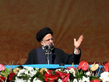 الرئيس الإيراني إبراهيم رئيسي يتحدث في طهران خلال الذكرى الرابعة والأربعين للثورة. 11 فبراير 2023 - REUTERS