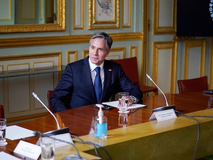 وزير الخارجية الأميركي أنتوني بلينكن خلال اجتماع مع الرئيس الفرنس إيمانويل ماكرون في قصر الإيليزيه بالعاصمة باريس- 25 يونيو 2021 - REUTERS