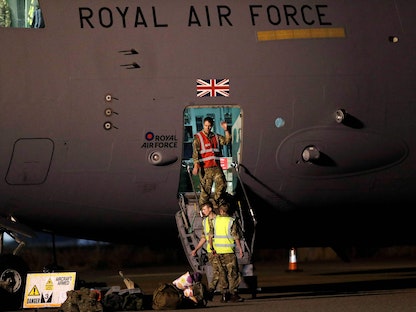 طائرة C17 تابعة للقوات الملكية البريطانية تحط في قاعدة برايز نورتون العسكرية بعد الإقلاع من كابول، 29 أغسطس 2021 - AFP