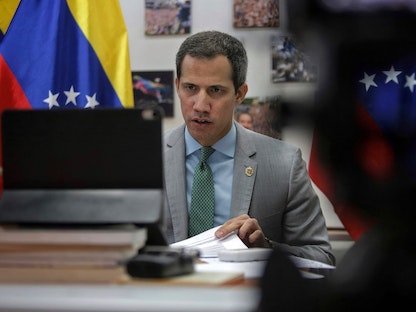  المعارض الفنزويلي خوان جوايدو في اجتماع افتراضي مع نواب البرلمان السابق المنتخب في 2015 والذي تُسيطر عليه المعارضة- 30 ديسمبر 2022 - AFP