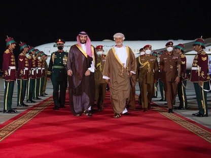 سلطان عمان هيثم بن طارق يستقبل ولي العهد السعودي الأمير محمد بن سلمان في مسقط. 6 ديسمبر 2021. - واس