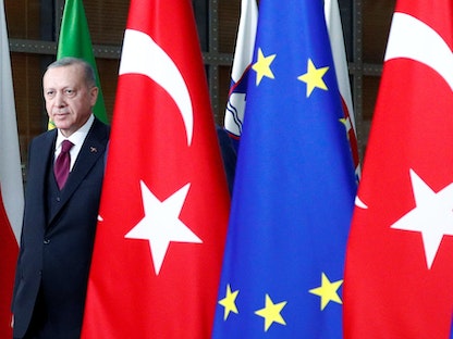 الرئيس التركي رجب طيب أردوغان قبل لقاء رئيس مجلس الاتحاد الأوروبي شارل ميشيل في بروكسل- 9 مارس 2020 - REUTERS