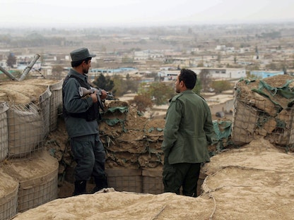 عناصر من الشرطة الأفغانية في قاعدة أمامية بضواحي ولاية قندز - أفغانستان- 26 نوفمبر 2017 - REUTERS
