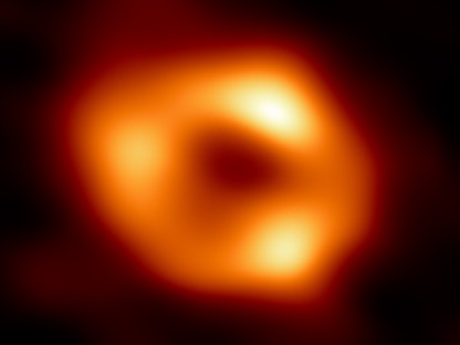 صورة حقيقية للثقب الأسود "العملاق الجميل" التقطها تليسكوب "إيفنت هورايزون" - 12 مايو 2022.  - https://twitter.com/NSF/