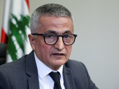 وزير المالية اللبناني يوسف خليل يتحدث خلال مؤتمر صحافي في بيروت.21 أكتوبر 2022 - REUTERS