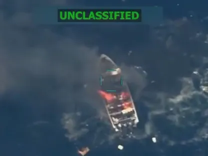 صورة من مقطع فيديو نشره وزير الحرب الأميركي بيت هيجسيث لاستهداف قارب يشتبه بأنه لمهربي المخدرات في شرق المحيط الهادئ. 30 أكتوبر 2025 - @SecWar