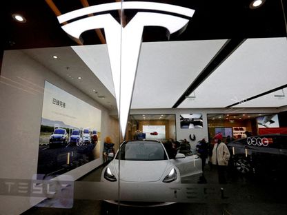 تسلا تشعل حرب أسعار السيارات الكهربائية في الصين