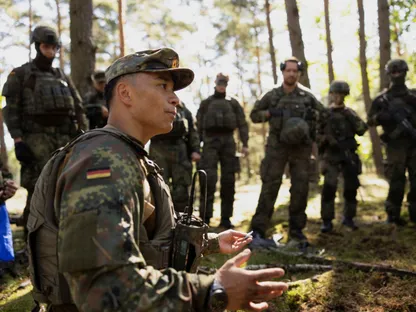 جنود ألمان خلال تدريبات عسكرية في منطقة تدريب في شمال ألمانيا. 3 سبتمبر 2025 - Reuters