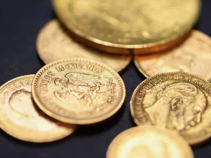 الذهب يتراجع مع ارتفاع الدولار وترقب بيانات أميركية بشأن التضخم