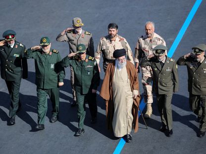 المرشد الإيراني علي خامنئي خلال حفل تخرّج لضباط القوات المسلحة في أكاديمية الإمام علي بالعاصمة طهران، إيران. 10 أكتوبر 2023 - Reuters