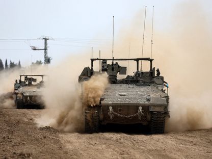 دبابات إسرائيلية على طول الحدود مع قطاع غزة. 23 فبراير 2024 - AFP