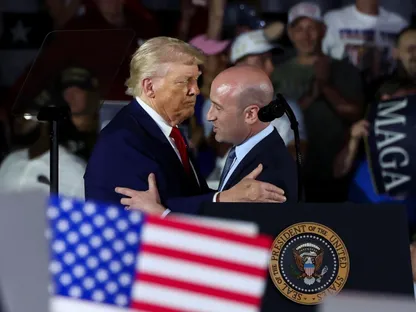 ترمب يعلن أنه يدرس تعيين ستيفن ميلر مستشاراً جديداً للأمن القومي