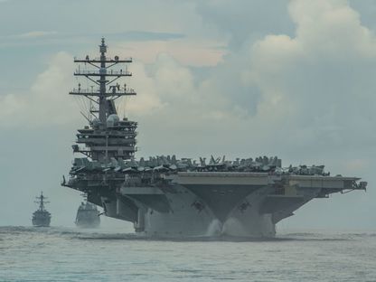 حاملة الطائرات الأميركية USS Ronald Reagan خلال إبحارها في بحر الفلبين. 19 يوليو 2020 - REUTERS