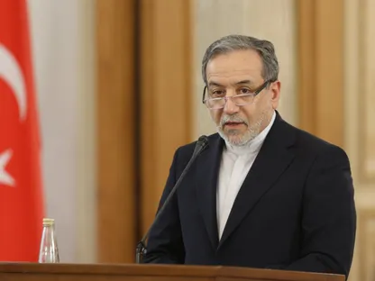 عراقجي: إيران لن تتراجع عن تخصيب اليورانيوم رغم التلويح بالحرب