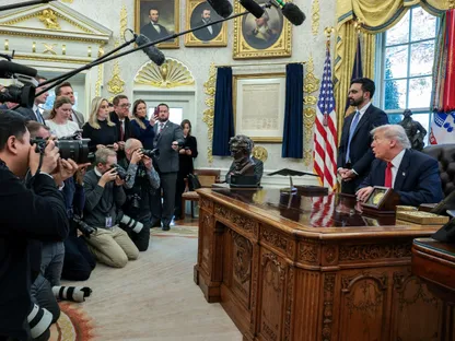 الرئيس الأميركي دونالد ترمب يلتقي عمدة نيويورك المنتخب زهران ممداني في البيت الأبيض. 21 نوفمبر 2025 - رويترز