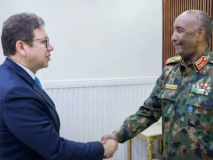 البرهان يبحث مع رئيس المخابرات المصرية "حماية أمن البحر الأحمر والإقليم"