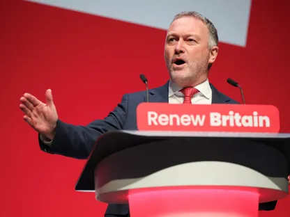 وزير بريطاني: لن ننجر للحرب.. ولا دلائل على أن إيران ستستهدف أوروبا