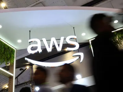 شعار شركة أمازون ويب سيرفيسز (AWS)يظهر بجناح الشركة في مؤتمر الهند للهواتف المحمولة 2025 في ياشوبومي، وهو مركز للمؤتمرات والمعارض في نيودلهي بالهند. 8 أكتوبر 2025 - REUTERS