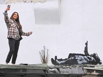 "نجمة" بيت لحم تطل من أعمال بانكسي عشية الميلاد