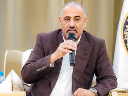 عيدروس الزبيدي يواجه تحقيقات فساد ونهب عقارات