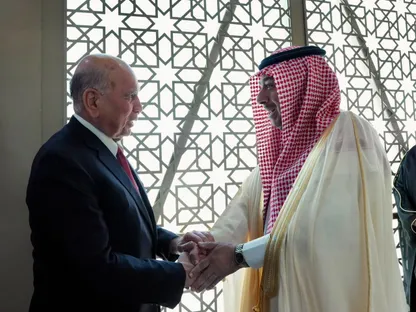وزير الخارجية العراقي يصل إلى السعودية في زيارة رسمية