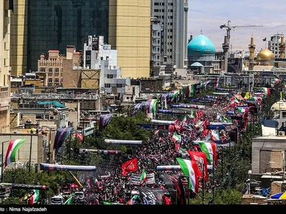 تشييع مرشد إيران السابق علي خامنئي في مدينة مشهد وسط غياب نجله مجتبى