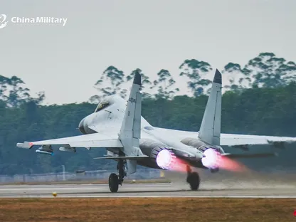 البحرية الصينية تنشر صوراً للمقاتلة النادرة بعيدة المدى "J-11BSH"