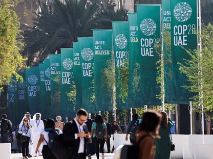 مندوبون يشاركون في مؤتمر الأمم المتحدة لتغير المناخ (COP 28) في دبي بالإمارات. 8 ديسمبر 2023 - REUTERS