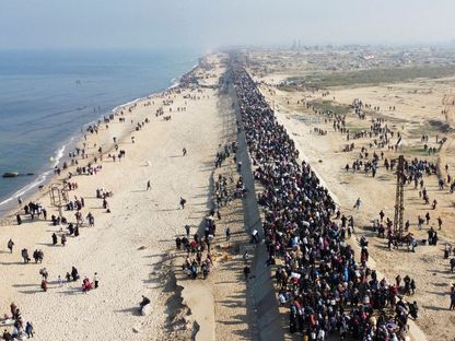 مئات الآلاف من النازحين الفلسطينيين خلال رحلة العودة إلى شمال قطاع غزة عقب وقف إطلاق النار. 27 يناير 2025 - REUTERS