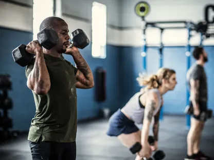 تأخير الشيخوخة والحفاظ على شباب الدماغ.. فوائد إضافة لبناء العضلات