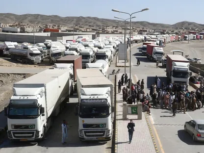 من البحر والجو إلى البر.. إيران تصطدم بإغلاق معابر مع العراق وباكستان